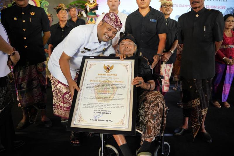 Puncak HUT ke-255 Gianyar, Puluhan Seniman Terima Penghargaan