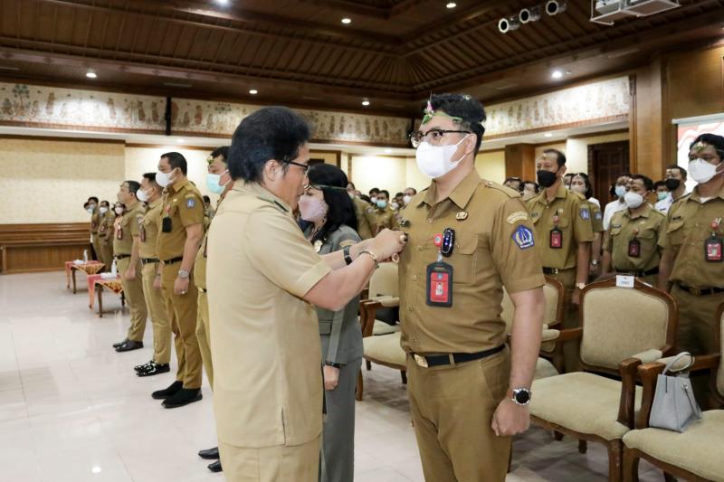 Dokter Padma Jabat Kadiskes Badung, Bupati Giri Prasta Lantik 105 ...