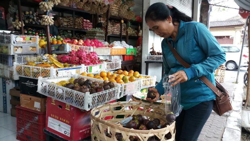 Buah Lokal Makin Diminati Pembeli, Jelang Galungan Manggis Tembus 