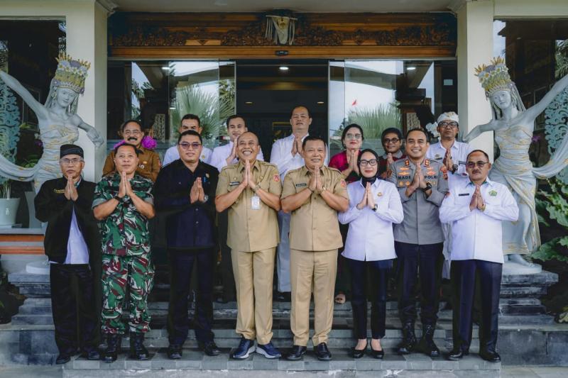 Jaga Kekhusyukan Nyepi dan Kerukunan Umat, Pemkab Karangasem Bersama Forkopimda dan Tokoh Lintas Agama Teken Seruan Bersama