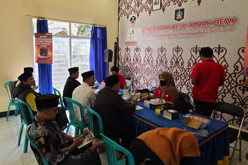Telkomsel Dorong Digitalisasi Masyarakat Lombok Melalui Bantuan Orbit untuk UMKM, Pemerintah Desa dan Sekolah