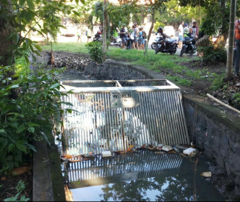 Hindari Keluhan Wisatawan Sungai Dipasangi Trash Block 