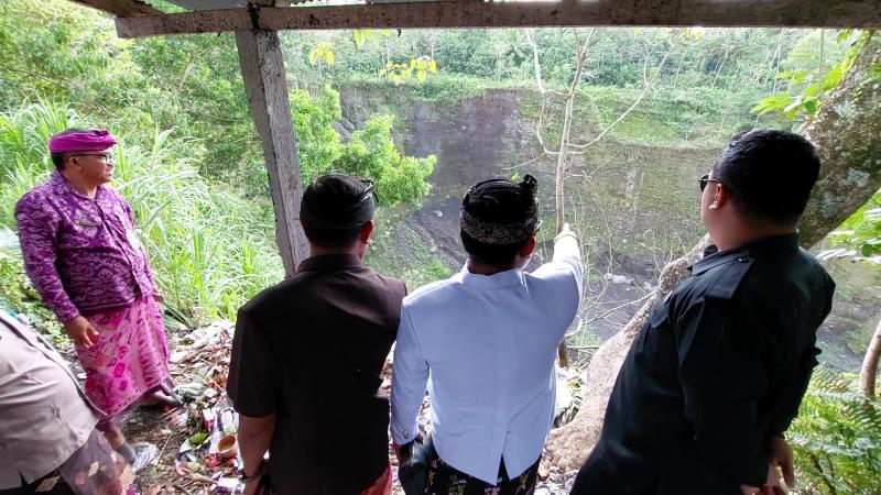 Sekolah Terancam Ambruk Akibat Galian C Ilegal, DPRD Karangasem Desak KLH dan Polda Bali Bertindak