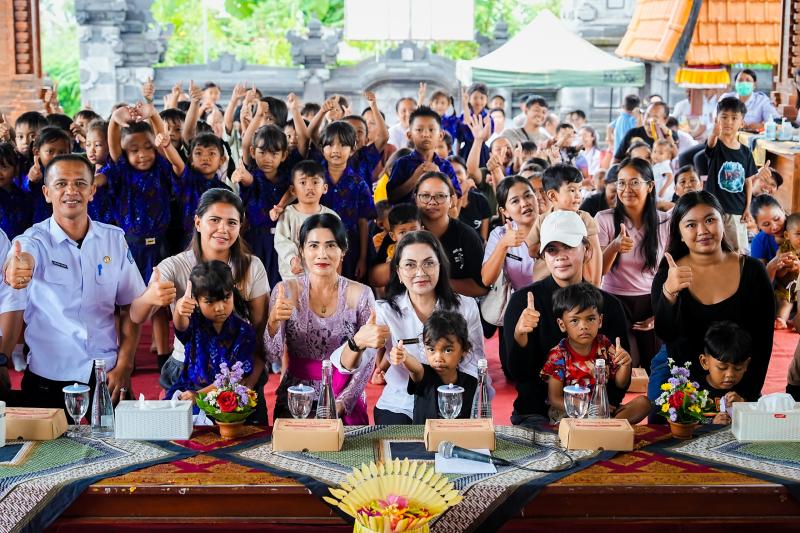 TP. PKK Badung Salurkan 200 Paket Olahan Ikan di Desa Getasan