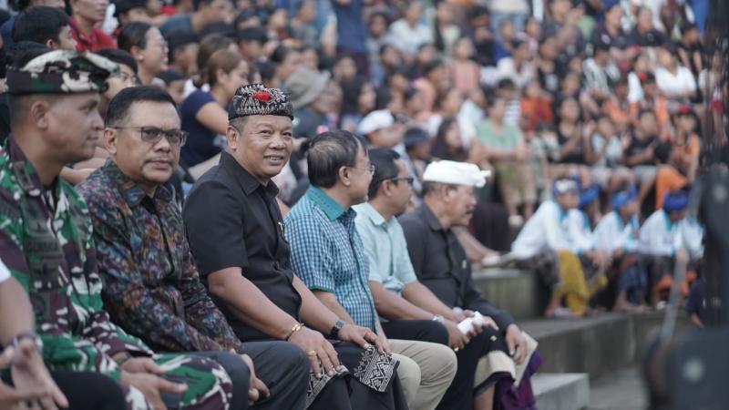 Buka Sunset Cultural Performance, Wabup Pandu Prapanca Dorong Putung Jadi Destinasi Unggulan