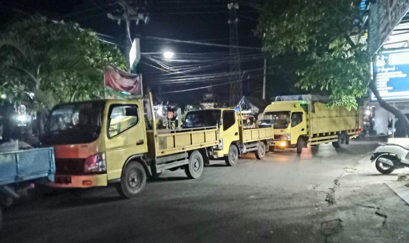 Solar Langka, Antrean Kendaraan Mengular Di Sejumlah SPBU | Bali Tribune